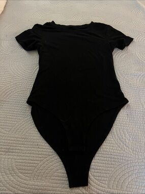 Amazon Essentials Black Short Sleeve Crew Neck Bodysuit